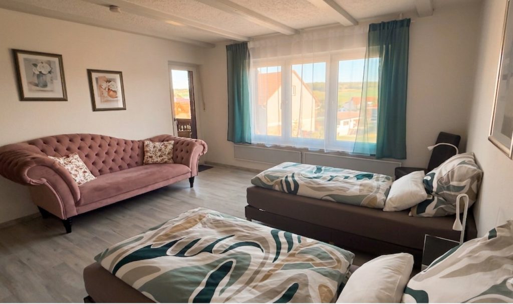 Zweibettzimmer mit Balkon
